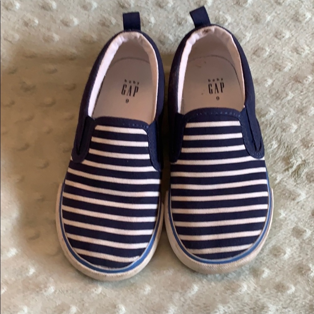 TODDLER GAP SLIP ON SNEAKERS